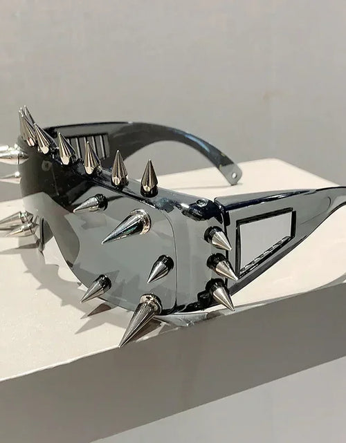 Load image into Gallery viewer, Cyberpunk Demon Eyewear Metal Rivet Sunglasses Steampunk Eyewear
